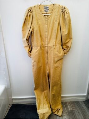 BAUM UND PFERDGARTEN Puff-Sleeve Utility Jumpsuit in Mustard